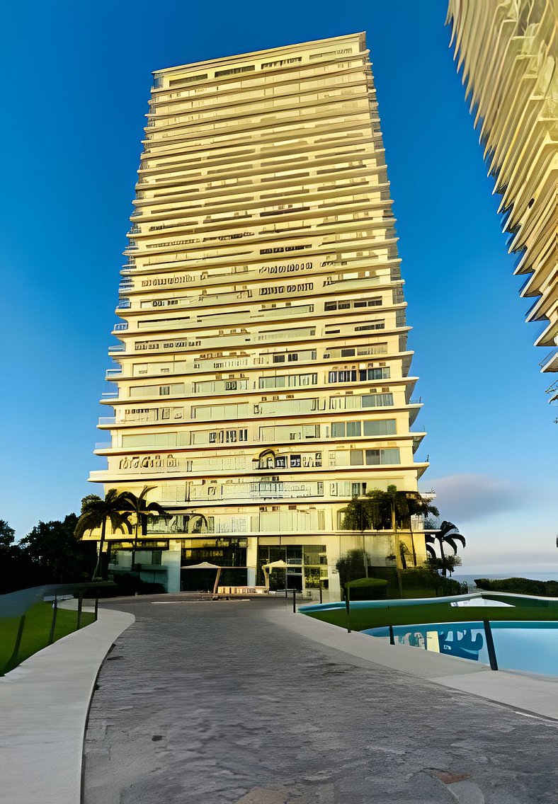 Condominio con las mejores vistas de la bahía